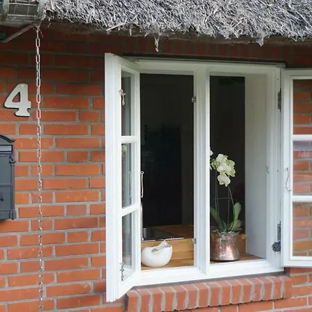 Holiday home Nordsee-traum Unter Reet *